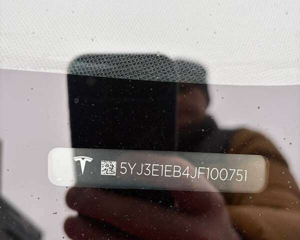 Красный Тесла Модель 3, объемом двигателя 0 л и пробегом 112 тыс. км за 16500 $, фото 54 на Automoto.ua