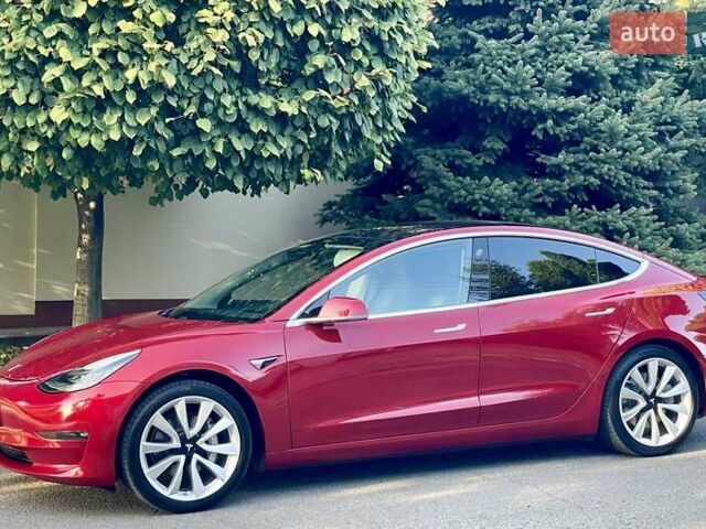 Тесла Модель 3 2018 в Днепре (Днепропетровске) на Automoto.ua Красный Тесла Модель 3, объемом двигателя 0 л и пробегом 130 тыс. км за 17700 $, фото 2 на Automoto.ua