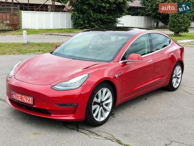 Тесла Модель 3 2018 в Белой Церкве на Automoto.ua Красный Тесла Модель 3, объемом двигателя 0 л и пробегом 204 тыс. км за 16700 $, фото 1 на Automoto.ua