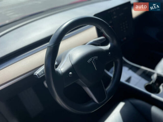 Красный Тесла Модель 3, объемом двигателя 0 л и пробегом 84 тыс. км за 17500 $, фото 3 на Automoto.ua
