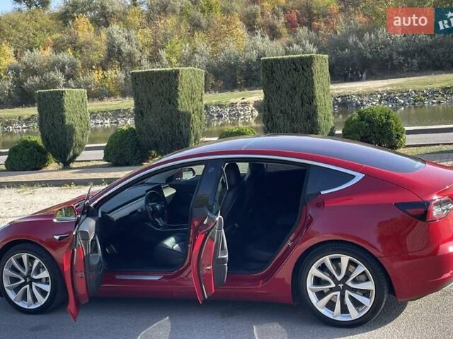 Тесла Модель 3 2018 в Днепре (Днепропетровске) на Automoto.ua Красный Тесла Модель 3, объемом двигателя 0 л и пробегом 130 тыс. км за 17700 $, фото 9 на Automoto.ua