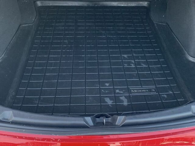 Тесла Модель 3 2018 у Полтаві на Automoto.ua Червоний Тесла Модель 3, об'ємом двигуна 0 л та пробігом 61 тис. км за 21900 $, фото 9 на Automoto.ua