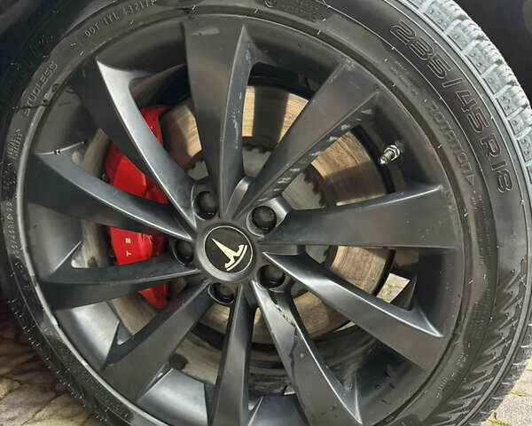 Красный Тесла Модель 3, объемом двигателя 0 л и пробегом 129 тыс. км за 20999 $, фото 31 на Automoto.ua