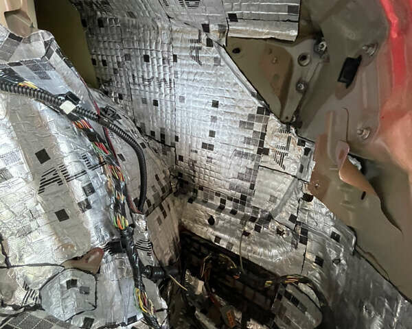 Червоний Тесла Модель 3, об'ємом двигуна 0 л та пробігом 90 тис. км за 16499 $, фото 54 на Automoto.ua