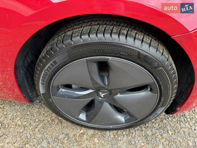 Тесла Модель 3 2018 в Луцке на Automoto.ua Красный Тесла Модель 3, объемом двигателя 0 л и пробегом 137 тыс. км за 17200 $, фото 30 на Automoto.ua