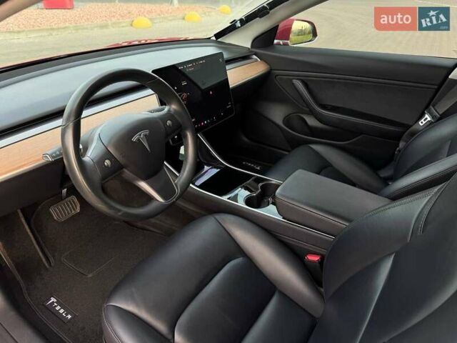Красный Тесла Модель 3, объемом двигателя 0 л и пробегом 68 тыс. км за 17900 $, фото 13 на Automoto.ua