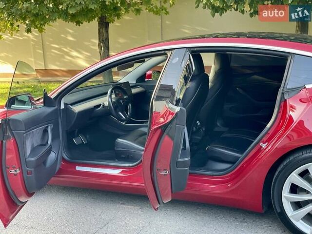 Тесла Модель 3 2018 в Днепре (Днепропетровске) на Automoto.ua Красный Тесла Модель 3, объемом двигателя 0 л и пробегом 130 тыс. км за 17700 $, фото 11 на Automoto.ua