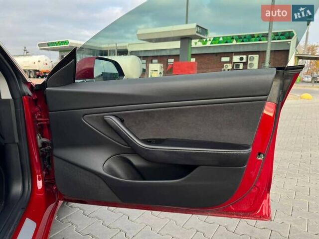 Красный Тесла Модель 3, объемом двигателя 0 л и пробегом 68 тыс. км за 17900 $, фото 9 на Automoto.ua