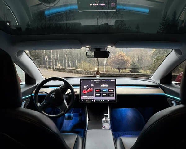 Красный Тесла Модель 3, объемом двигателя 0 л и пробегом 129 тыс. км за 20999 $, фото 20 на Automoto.ua