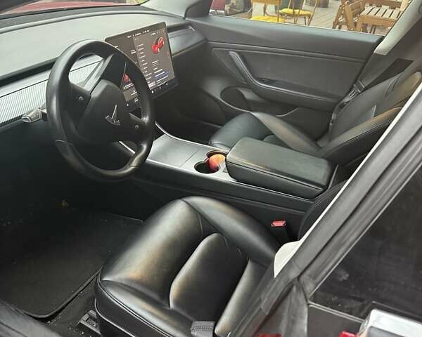 Тесла Модель 3 2018 у Києві на Automoto.ua Червоний Тесла Модель 3, об'ємом двигуна 0 л та пробігом 89 тис. км за 18800 $, фото 3 на Automoto.ua