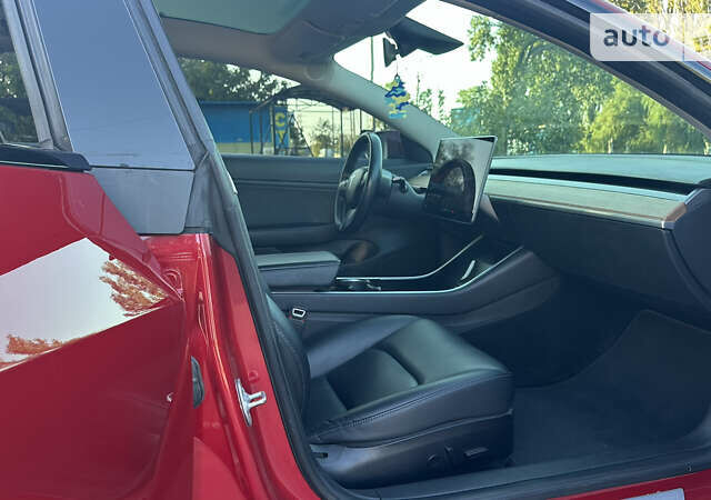 Красный Тесла Модель 3, объемом двигателя 0 л и пробегом 150 тыс. км за 19000 $, фото 8 на Automoto.ua