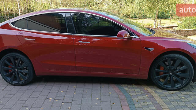 Красный Тесла Модель 3, объемом двигателя 0 л и пробегом 129 тыс. км за 20999 $, фото 68 на Automoto.ua