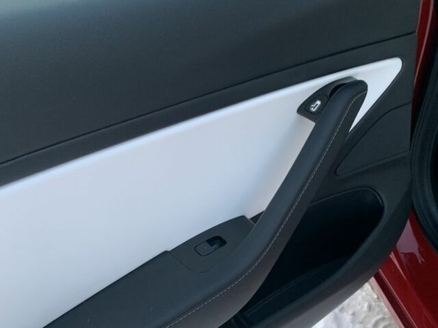 Тесла Модель 3 2018 у Полтаві на Automoto.ua Червоний Тесла Модель 3, об'ємом двигуна 0 л та пробігом 61 тис. км за 21900 $, фото 11 на Automoto.ua