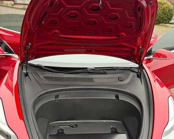Красный Тесла Модель 3, объемом двигателя 0 л и пробегом 112 тыс. км за 16500 $, фото 86 на Automoto.ua
