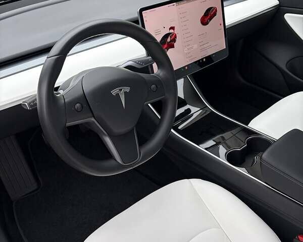Красный Тесла Модель 3, объемом двигателя 0 л и пробегом 112 тыс. км за 16500 $, фото 62 на Automoto.ua