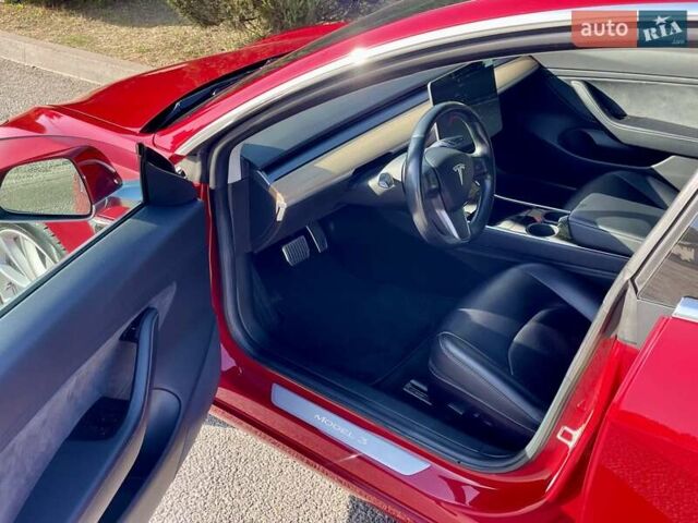 Тесла Модель 3 2018 в Днепре (Днепропетровске) на Automoto.ua Красный Тесла Модель 3, объемом двигателя 0 л и пробегом 130 тыс. км за 17700 $, фото 13 на Automoto.ua