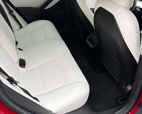Красный Тесла Модель 3, объемом двигателя 0 л и пробегом 112 тыс. км за 16500 $, фото 42 на Automoto.ua