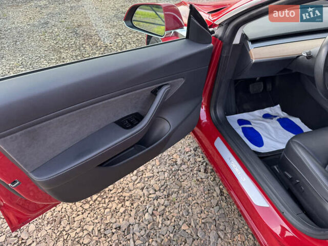 Тесла Модель 3 2018 в Луцке на Automoto.ua Красный Тесла Модель 3, объемом двигателя 0 л и пробегом 137 тыс. км за 17200 $, фото 45 на Automoto.ua