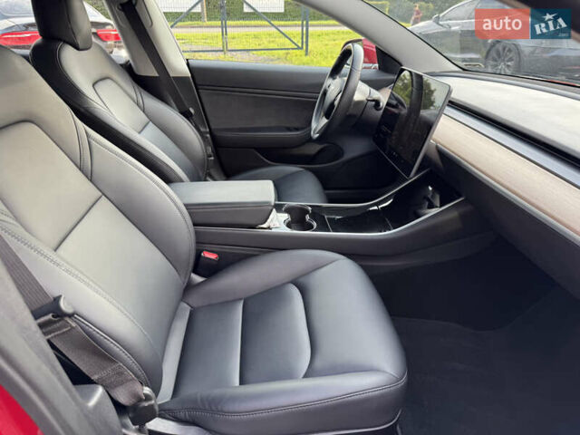 Тесла Модель 3 2018 в Луцке на Automoto.ua Красный Тесла Модель 3, объемом двигателя 0 л и пробегом 137 тыс. км за 17200 $, фото 39 на Automoto.ua