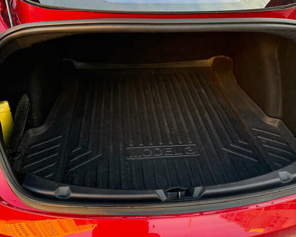 Червоний Тесла Модель 3, об'ємом двигуна 0 л та пробігом 90 тис. км за 16499 $, фото 36 на Automoto.ua