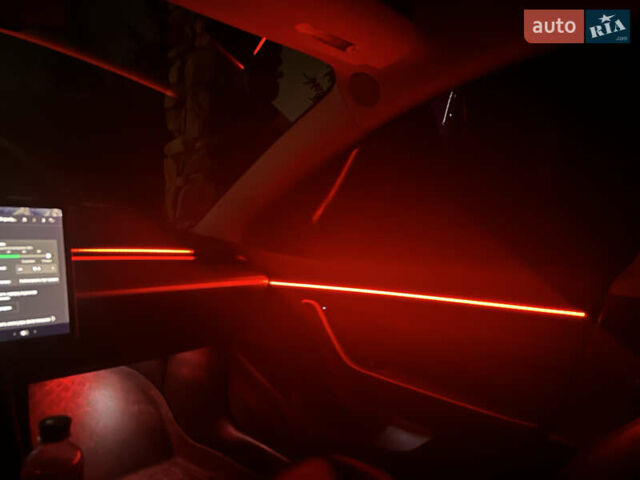 Красный Тесла Модель 3, объемом двигателя 0 л и пробегом 129 тыс. км за 20999 $, фото 43 на Automoto.ua