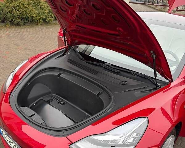 Красный Тесла Модель 3, объемом двигателя 0 л и пробегом 112 тыс. км за 16500 $, фото 87 на Automoto.ua