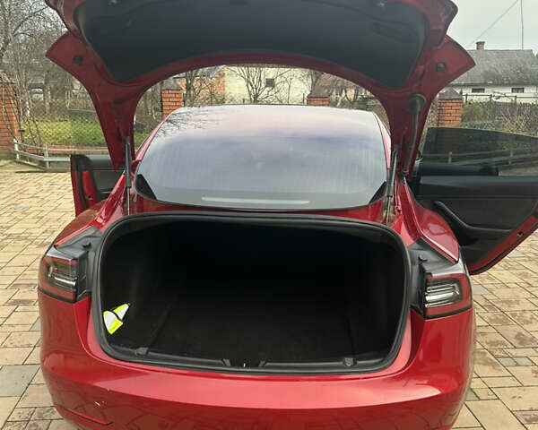 Красный Тесла Модель 3, объемом двигателя 0 л и пробегом 113 тыс. км за 14990 $, фото 7 на Automoto.ua