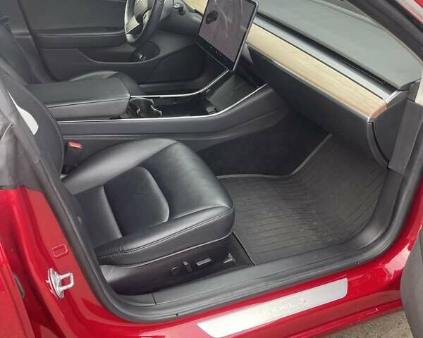 Красный Тесла Модель 3, объемом двигателя 0 л и пробегом 88 тыс. км за 30000 $, фото 5 на Automoto.ua