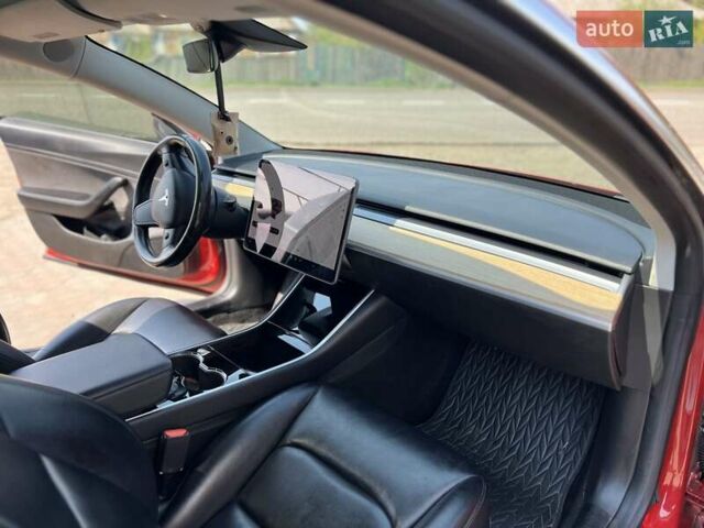 Червоний Тесла Модель 3, об'ємом двигуна 0 л та пробігом 98 тис. км за 22600 $, фото 10 на Automoto.ua