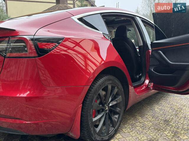 Красный Тесла Модель 3, объемом двигателя 0 л и пробегом 129 тыс. км за 20999 $, фото 6 на Automoto.ua