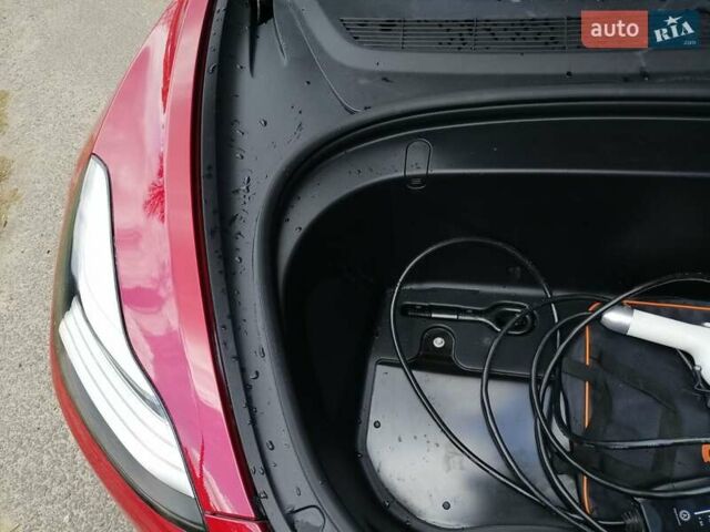 Червоний Тесла Модель 3, об'ємом двигуна 0 л та пробігом 97 тис. км за 18999 $, фото 7 на Automoto.ua