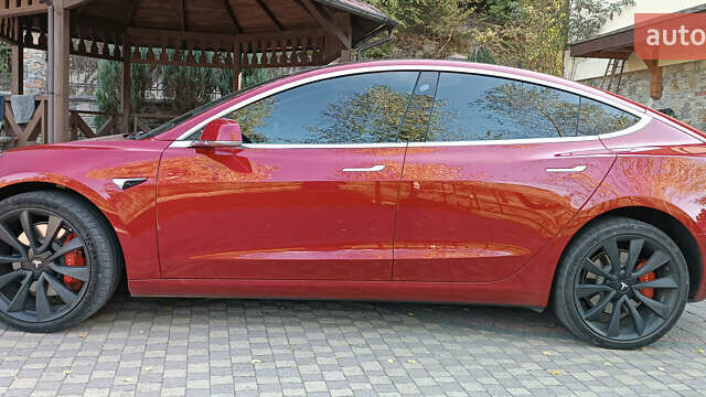 Красный Тесла Модель 3, объемом двигателя 0 л и пробегом 129 тыс. км за 20999 $, фото 61 на Automoto.ua