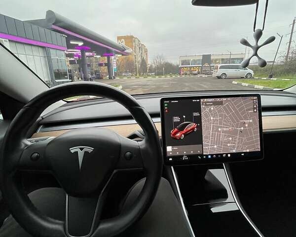 Красный Тесла Модель 3, объемом двигателя 0 л и пробегом 91 тыс. км за 18500 $, фото 14 на Automoto.ua