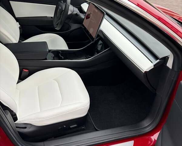 Красный Тесла Модель 3, объемом двигателя 0 л и пробегом 112 тыс. км за 16500 $, фото 53 на Automoto.ua
