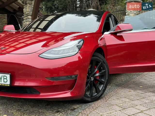 Красный Тесла Модель 3, объемом двигателя 0 л и пробегом 129 тыс. км за 20999 $, фото 1 на Automoto.ua
