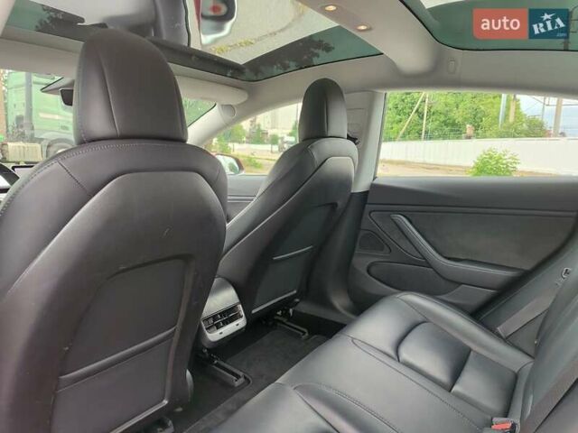 Тесла Модель 3 2018 в Белой Церкве на Automoto.ua Красный Тесла Модель 3, объемом двигателя 0 л и пробегом 204 тыс. км за 16700 $, фото 7 на Automoto.ua