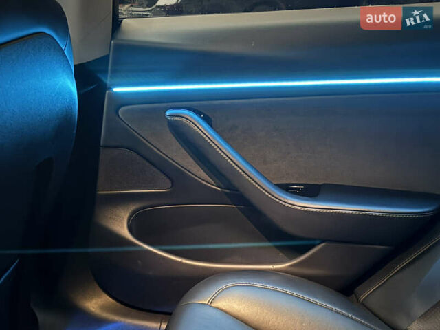 Красный Тесла Модель 3, объемом двигателя 0 л и пробегом 129 тыс. км за 20999 $, фото 26 на Automoto.ua