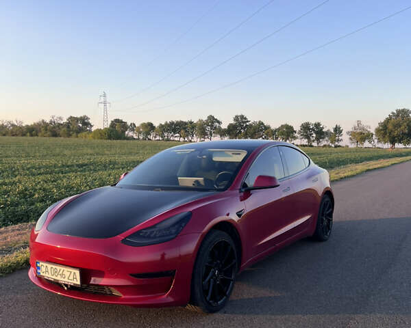 Красный Тесла Модель 3, объемом двигателя 0 л и пробегом 100 тыс. км за 17200 $, фото 1 на Automoto.ua