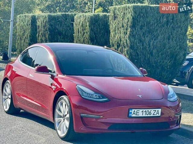 Тесла Модель 3 2018 в Днепре (Днепропетровске) на Automoto.ua Красный Тесла Модель 3, объемом двигателя 0 л и пробегом 130 тыс. км за 17700 $, фото 7 на Automoto.ua