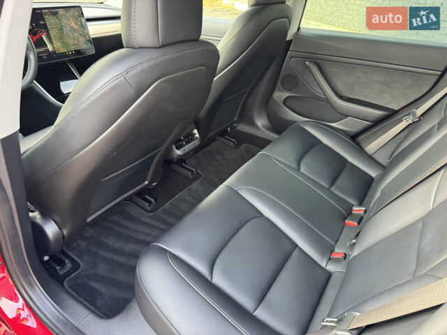 Тесла Модель 3 2018 в Луцке на Automoto.ua Красный Тесла Модель 3, объемом двигателя 0 л и пробегом 137 тыс. км за 17200 $, фото 42 на Automoto.ua