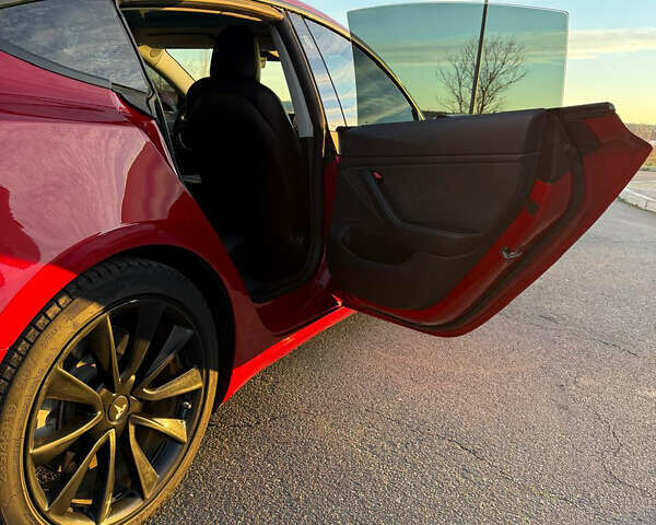 Червоний Тесла Модель 3, об'ємом двигуна 0 л та пробігом 90 тис. км за 16499 $, фото 38 на Automoto.ua