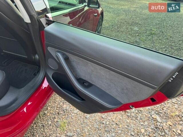 Красный Тесла Модель 3, объемом двигателя 0 л и пробегом 137 тыс. км за 16500 $, фото 13 на Automoto.ua