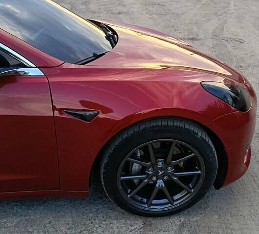 Красный Тесла Модель 3, объемом двигателя 0 л и пробегом 135 тыс. км за 20100 $, фото 19 на Automoto.ua