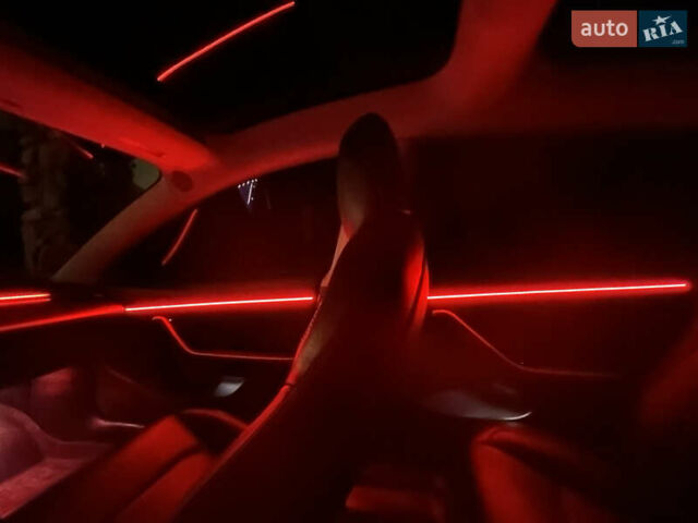 Красный Тесла Модель 3, объемом двигателя 0 л и пробегом 129 тыс. км за 20999 $, фото 44 на Automoto.ua