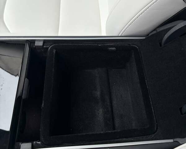 Красный Тесла Модель 3, объемом двигателя 0 л и пробегом 112 тыс. км за 16500 $, фото 70 на Automoto.ua