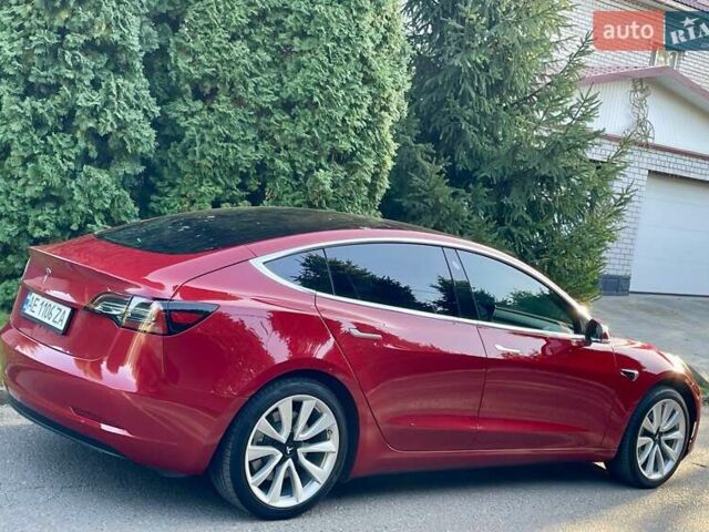 Тесла Модель 3 2018 в Днепре (Днепропетровске) на Automoto.ua Красный Тесла Модель 3, объемом двигателя 0 л и пробегом 130 тыс. км за 17700 $, фото 6 на Automoto.ua