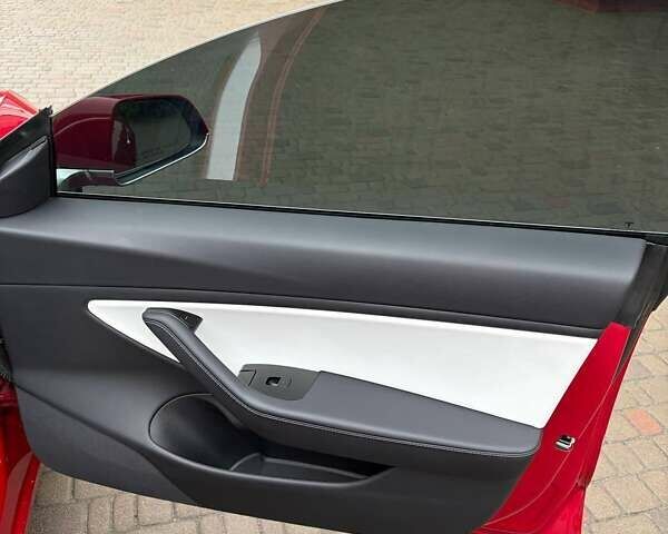 Красный Тесла Модель 3, объемом двигателя 0 л и пробегом 112 тыс. км за 16500 $, фото 47 на Automoto.ua