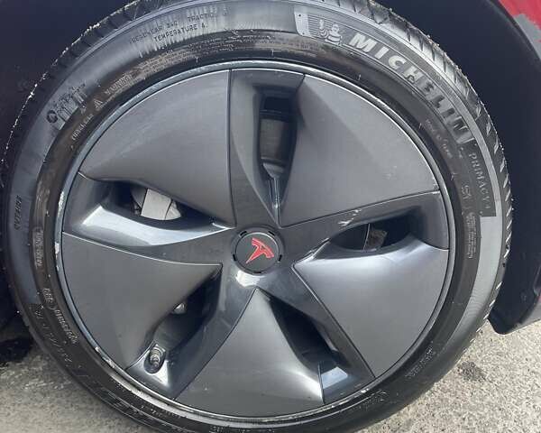 Красный Тесла Модель 3, объемом двигателя 0 л и пробегом 88 тыс. км за 30000 $, фото 11 на Automoto.ua