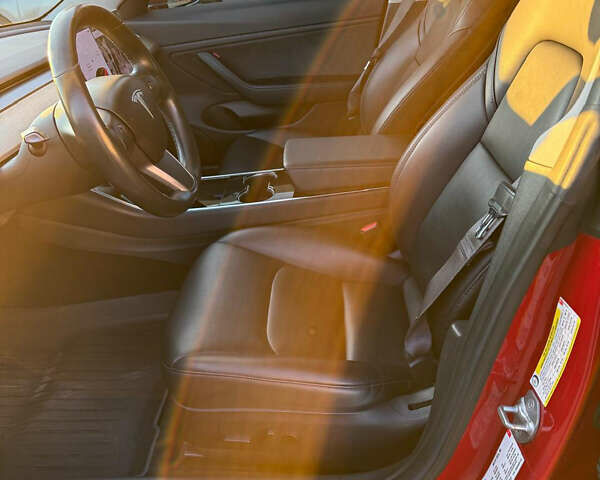 Червоний Тесла Модель 3, об'ємом двигуна 0 л та пробігом 90 тис. км за 16499 $, фото 32 на Automoto.ua