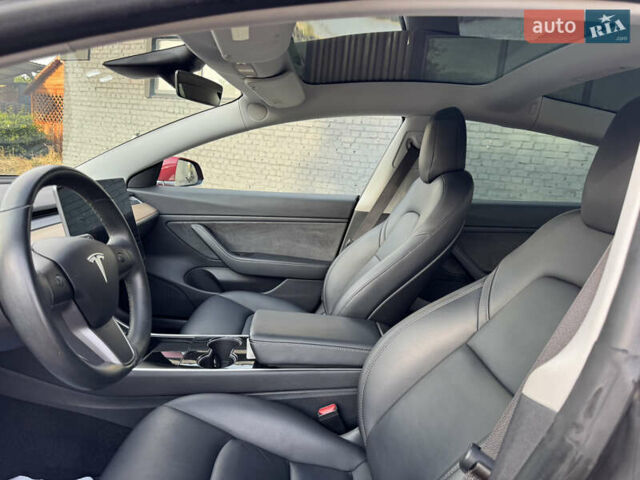 Тесла Модель 3 2018 в Луцке на Automoto.ua Красный Тесла Модель 3, объемом двигателя 0 л и пробегом 137 тыс. км за 17200 $, фото 48 на Automoto.ua